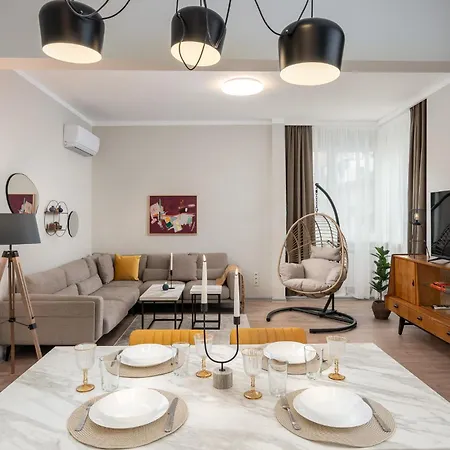 Apartment Bright & Sunny Stylish With 2bdr And 2bth *